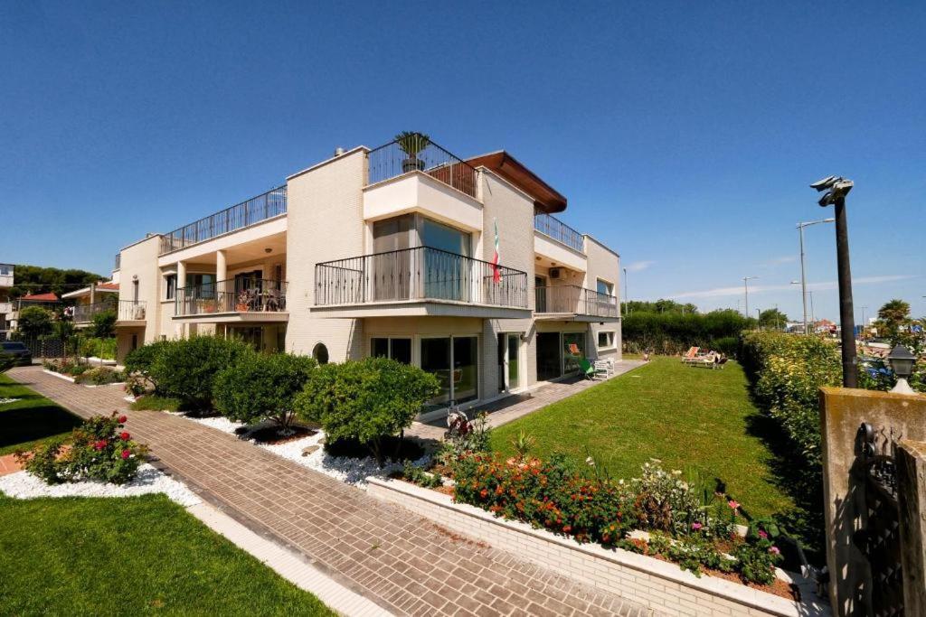 Il Sorriso Di Angelina Bed & Breakfast Пескара Екстериор снимка